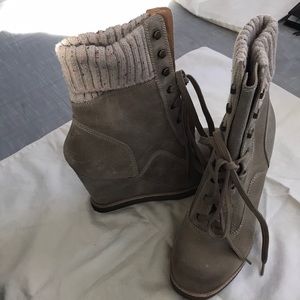 Lace up boot